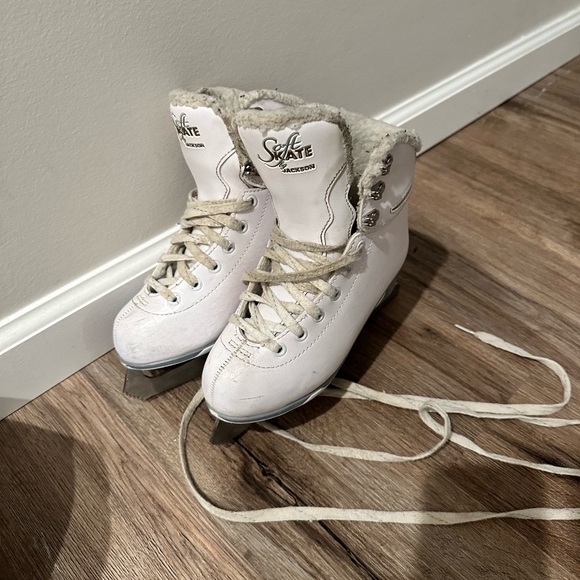 Girls ice skates - Picture 2 of 2